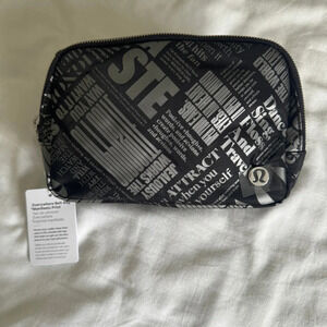 🆕🤍 Lululemon Everywhere Belt Bag Manifesto Print Black Silver